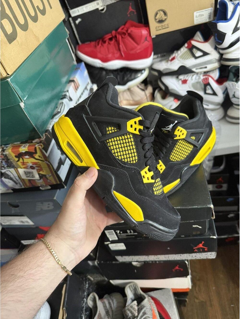 Jordan retro 4 thunder sz 6y